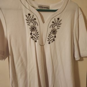 * Large Cathy Daniel's White Knit Top with Floral Embroidery